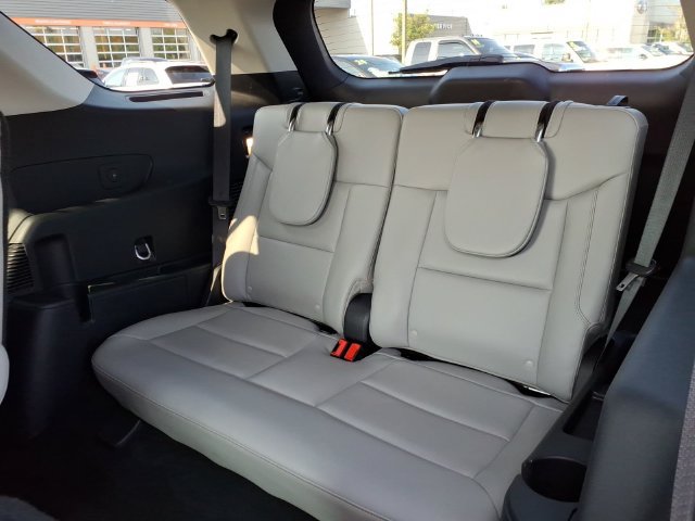 Certified 2025 Ford Explorer Active w/ Active Comfort Package AWD/4WD image 9