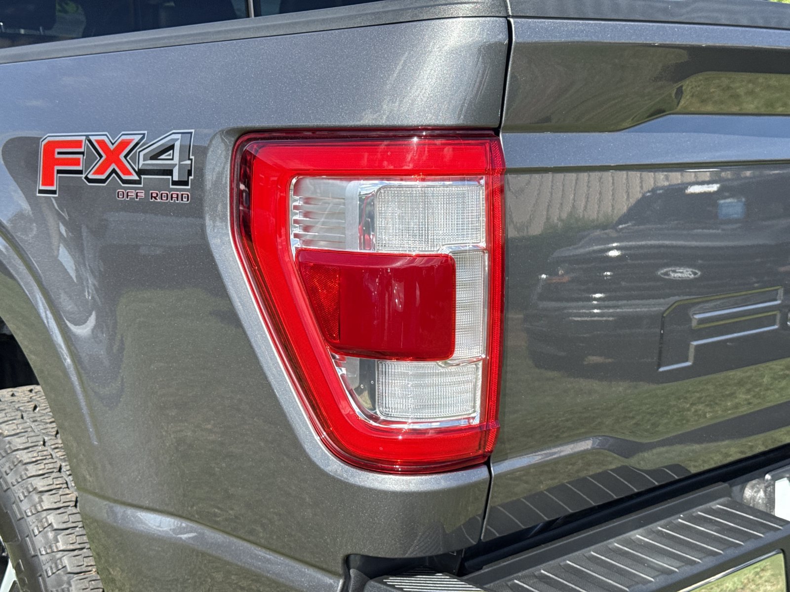 Certified 2022 Ford F150 Lariat w/ FX4 Off-Road Package AWD/4WD image 11