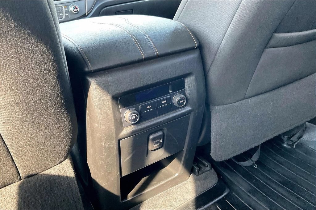 Used 2020 Chevrolet Traverse LT FWD image 34