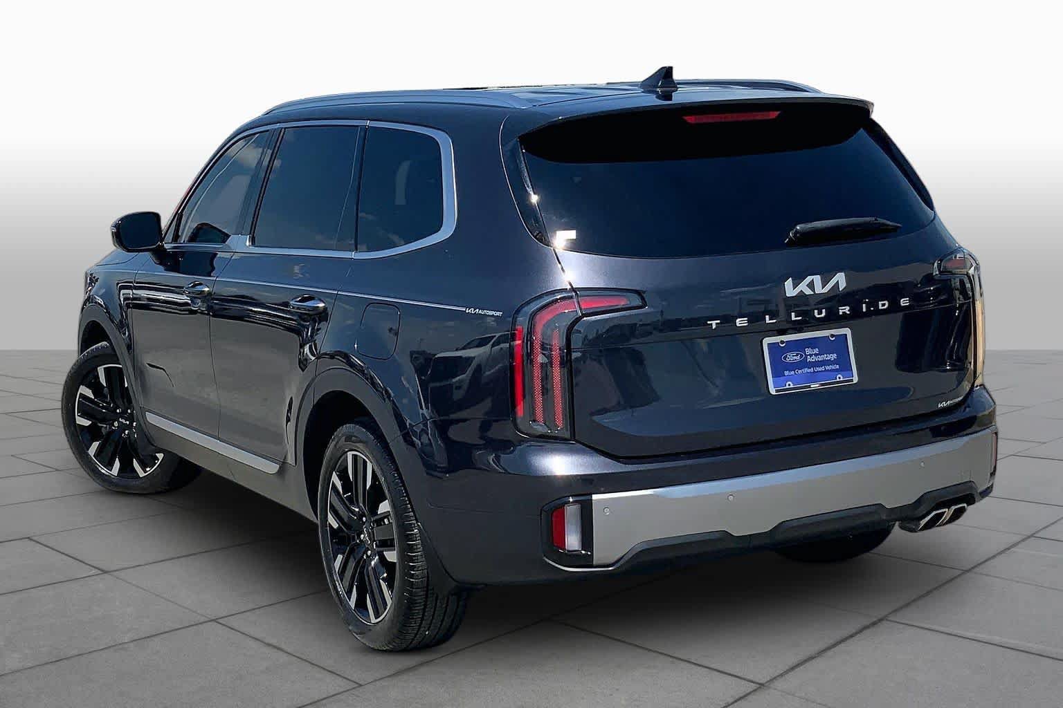 Used 2025 Kia Telluride SX w/ SX Captain's Chair Package FWD image 12
