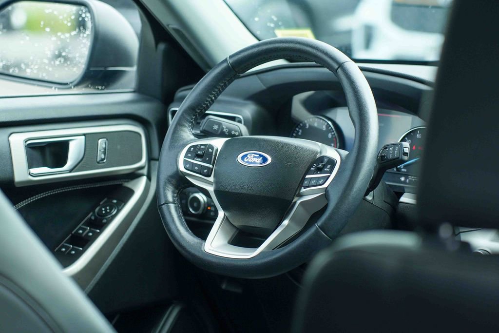 Certified 2022 Ford Explorer XLT w/ Equipment Group 202A AWD/4WD image 23
