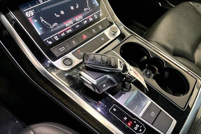 Used 2022 Audi Q7 3.0T Premium Plus w/ Premium Plus Package AWD/4WD image 15