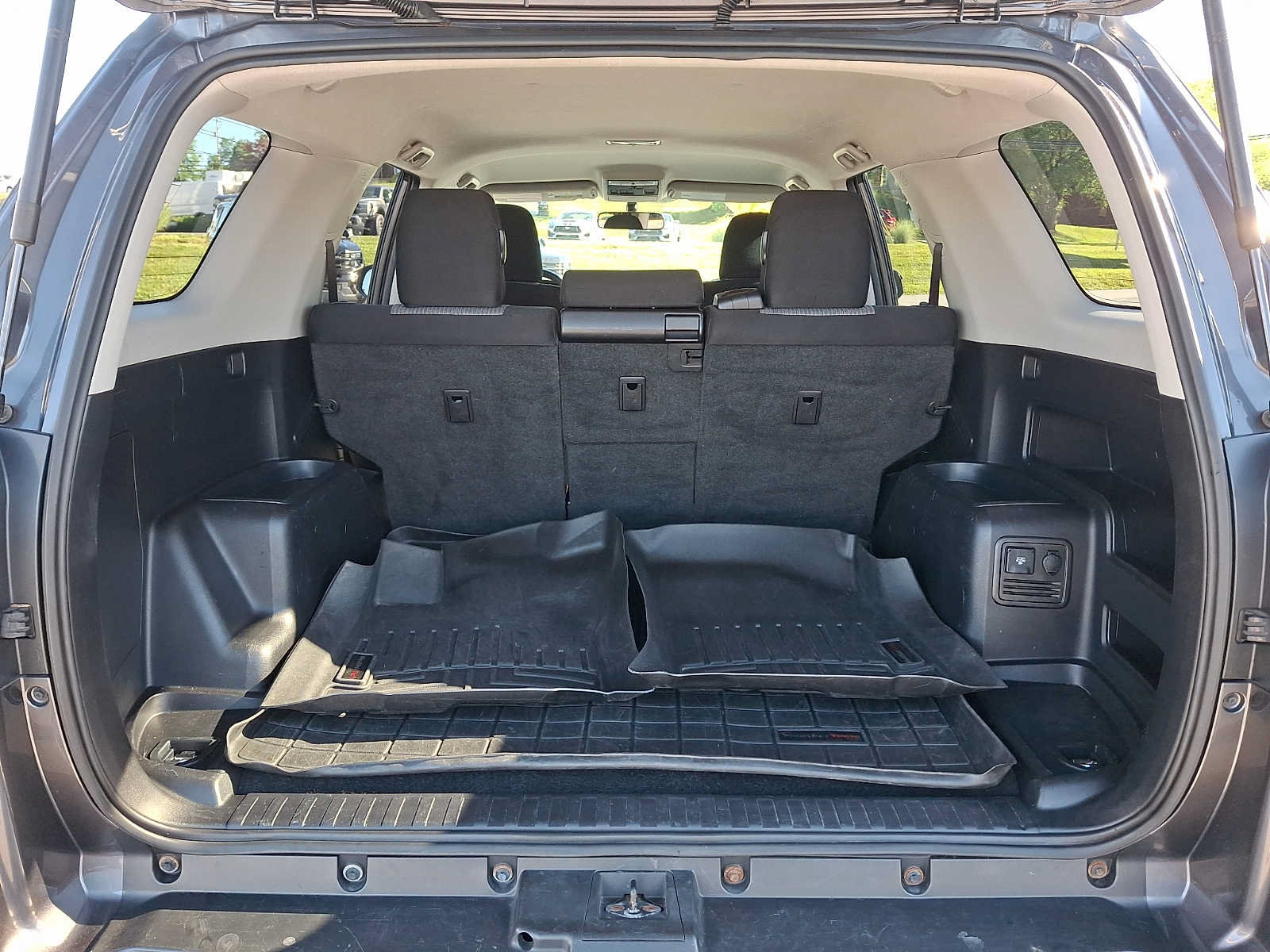Used 2017 Toyota 4Runner SR5 AWD/4WD image 29