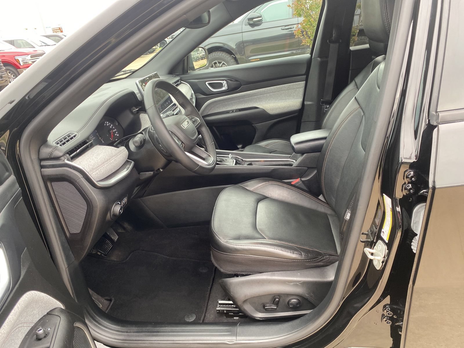 Used 2023 Jeep Compass Latitude AWD/4WD image 14