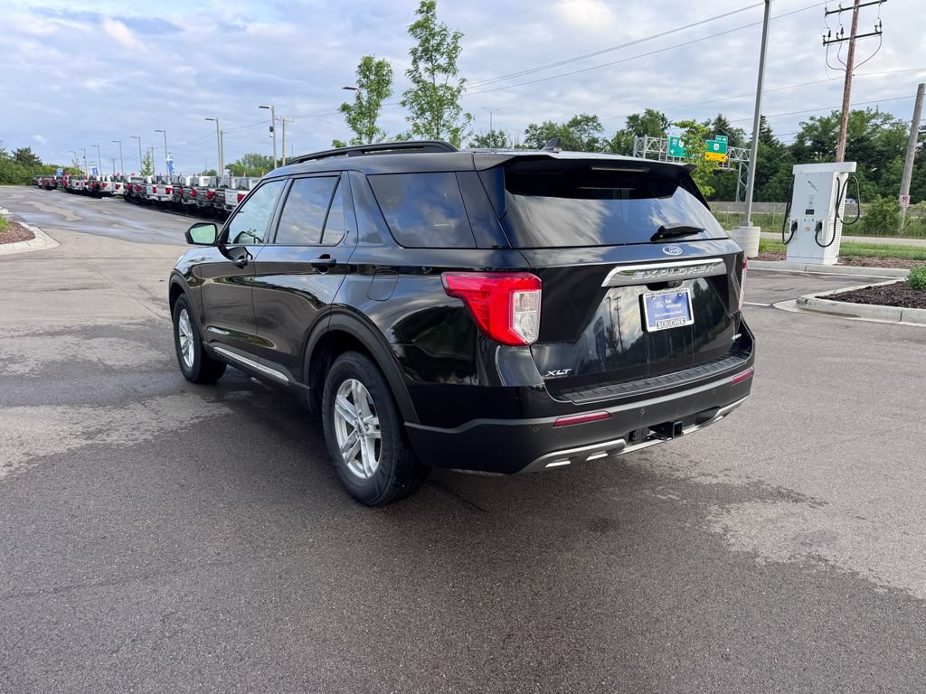 Certified 2021 Ford Explorer XLT w/ Equipment Group 202A AWD/4WD image 3