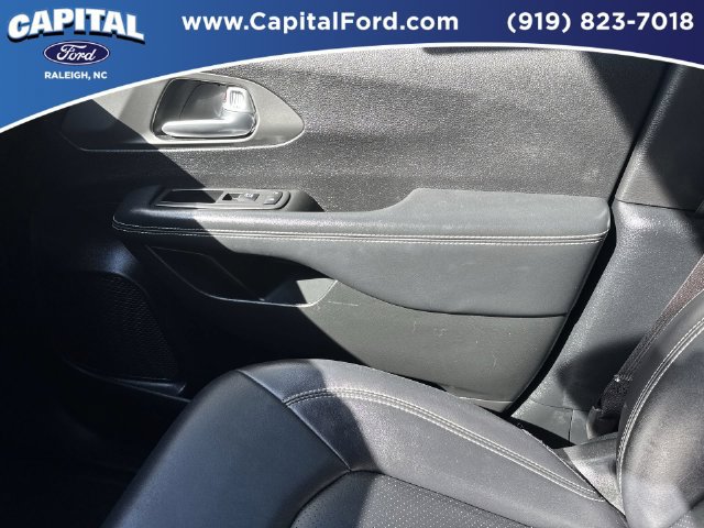 Used 2025 Chrysler Pacifica Select FWD image 28