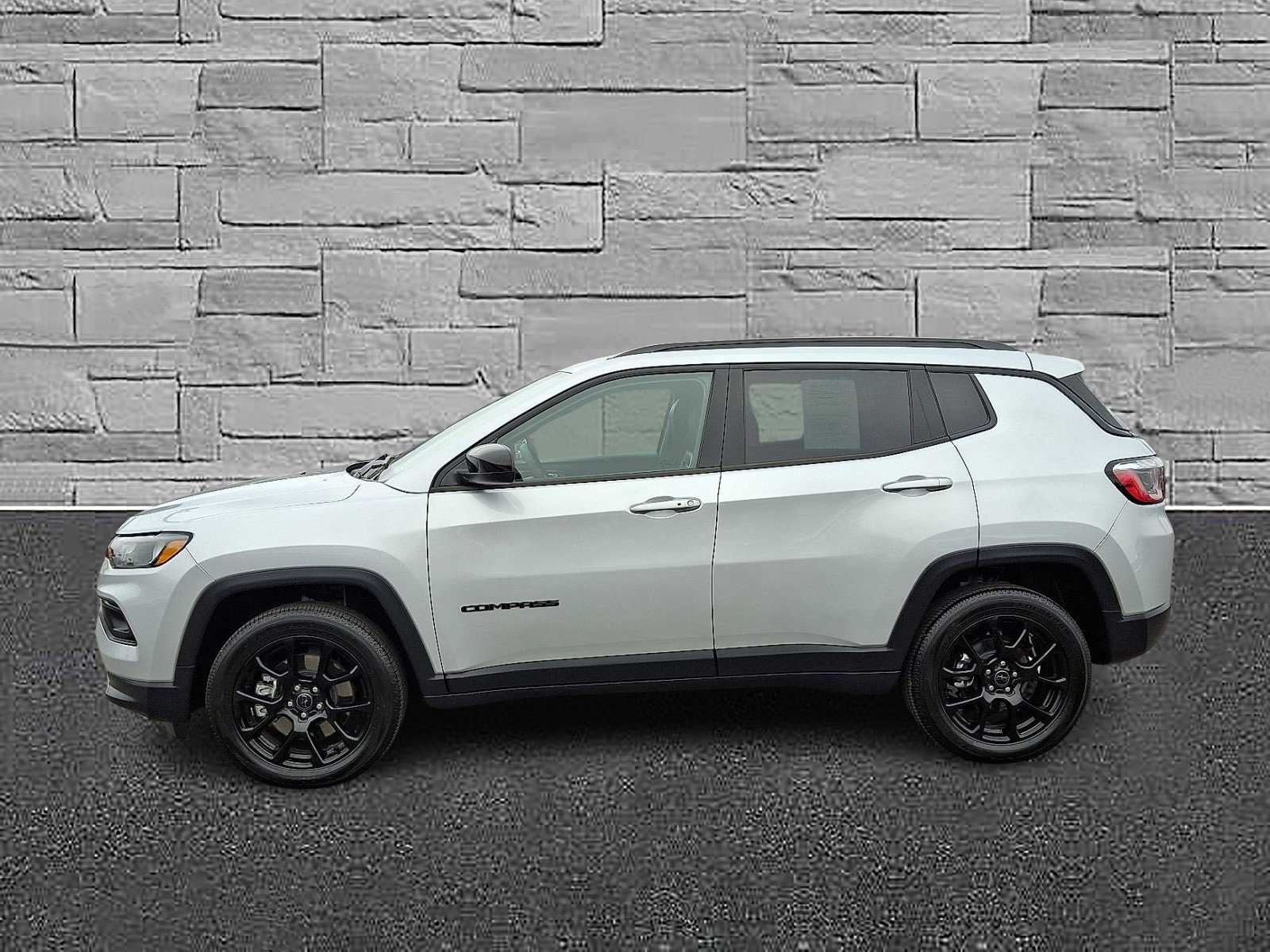 Used 2025 Jeep Compass Latitude w/ Altitude Special Edition image 6