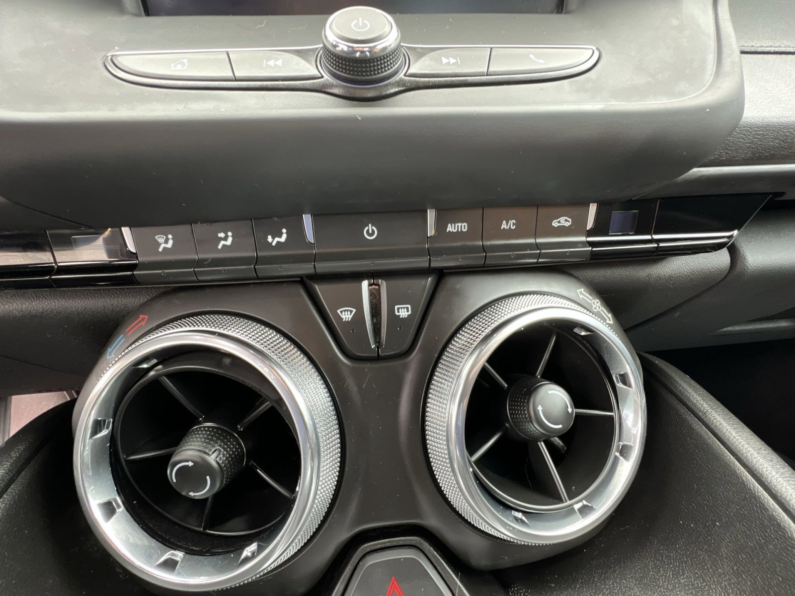 Used 2022 Chevrolet Camaro LT RWD image 28