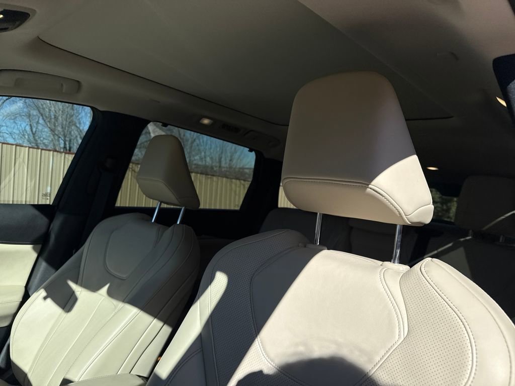 Used 2025 INFINITI QX60 Sensory w/ Vision Package image 12