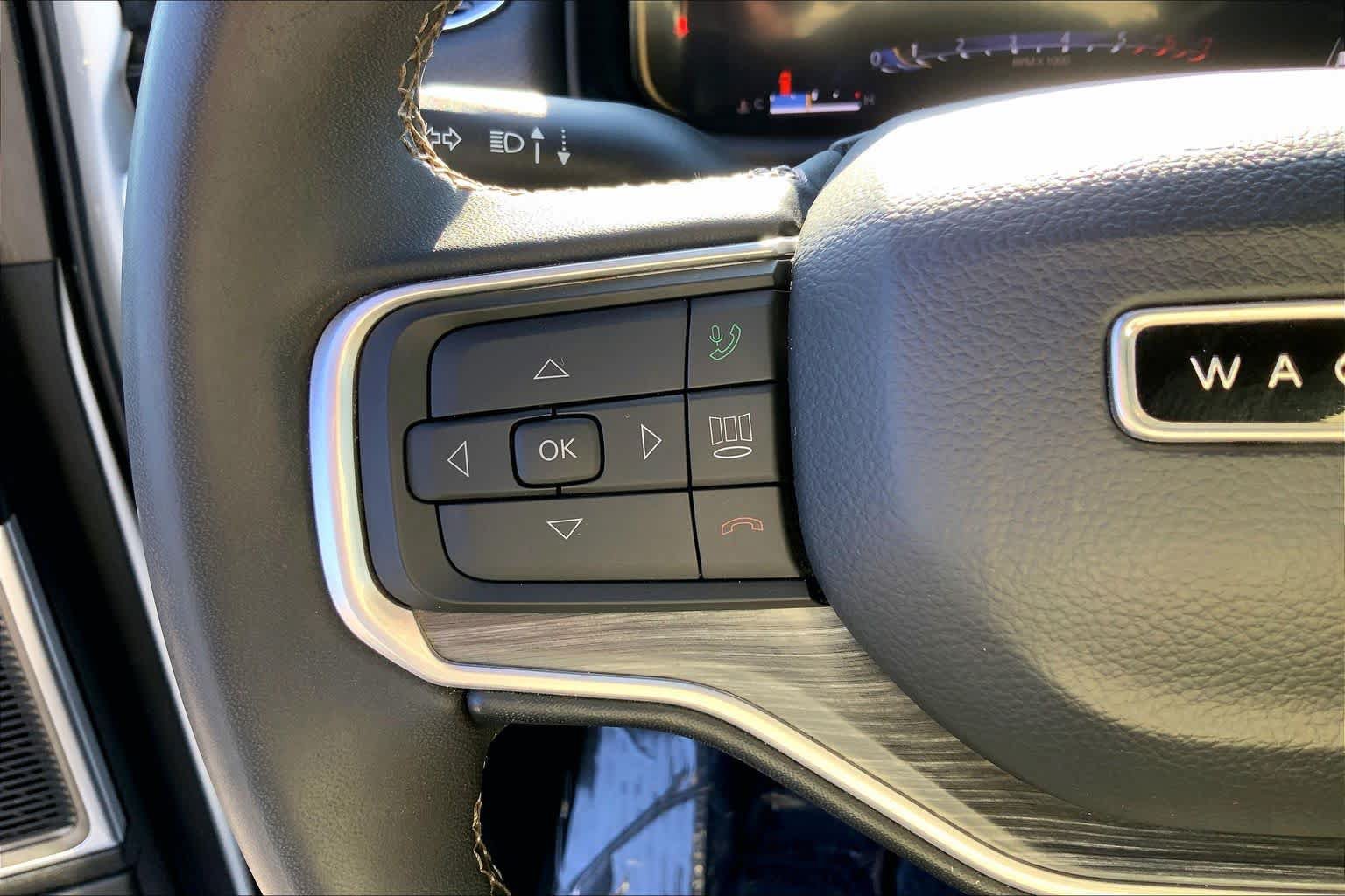 Used 2024 Jeep Wagoneer L Series II w/ Flexible Seating Group AWD/4WD image 22