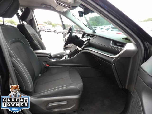 Used 2023 Jeep Grand Cherokee Laredo AWD/4WD image 33