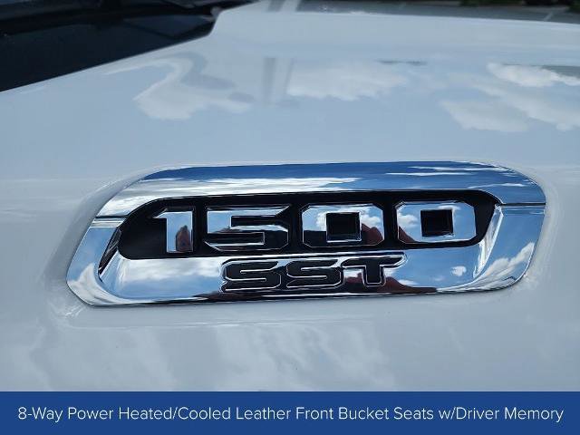 Used 2025 RAM 1500 Laramie AWD/4WD image 7