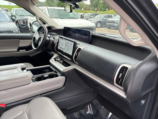 Certified 2025 Ford Expedition Active AWD/4WD image 38