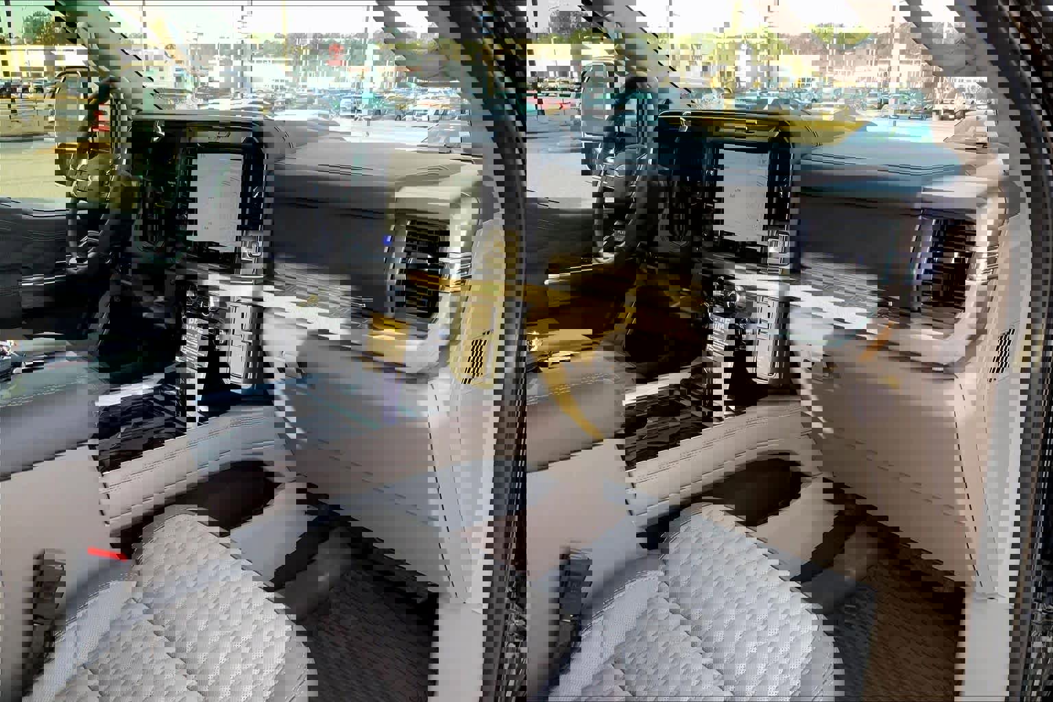 Certified 2026 Ford F350 Platinum w/ Platinum Plus Package image 18