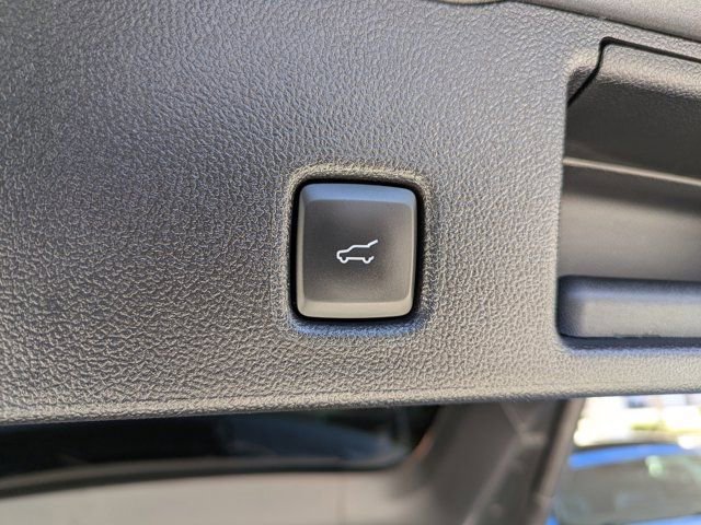 Certified 2022 Ford Escape SE w/ SE Sport Appearance Package image 19