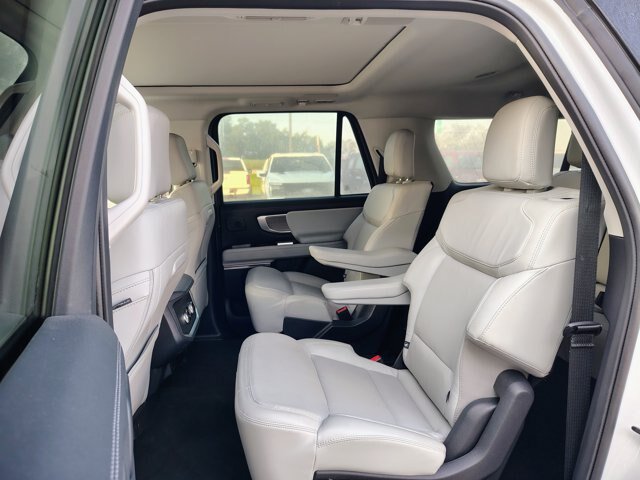 Certified 2025 Ford Expedition Max Platinum w/ Driver's Package AWD/4WD image 12