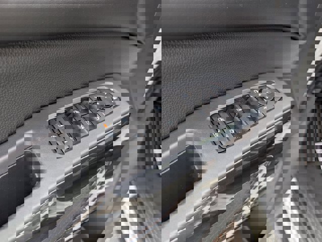 Used 2024 Nissan Pathfinder SV w/ SV Premium Package image 9