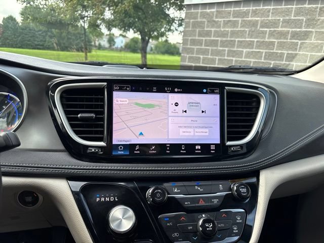 Used 2024 Chrysler Pacifica Limited FWD image 21