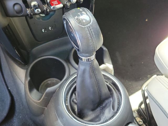 Used 2019 MINI Cooper 4-Door Hardtop w/ Signature Upholstery Package image 26