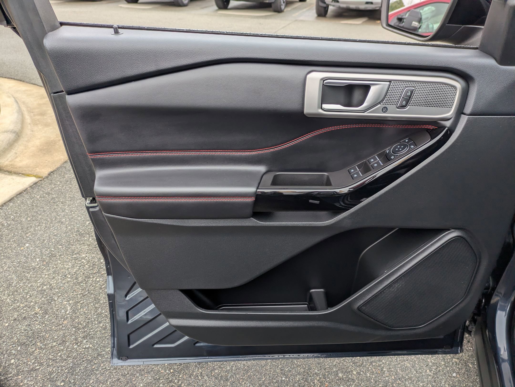 Certified 2023 Ford Explorer ST-Line image 15