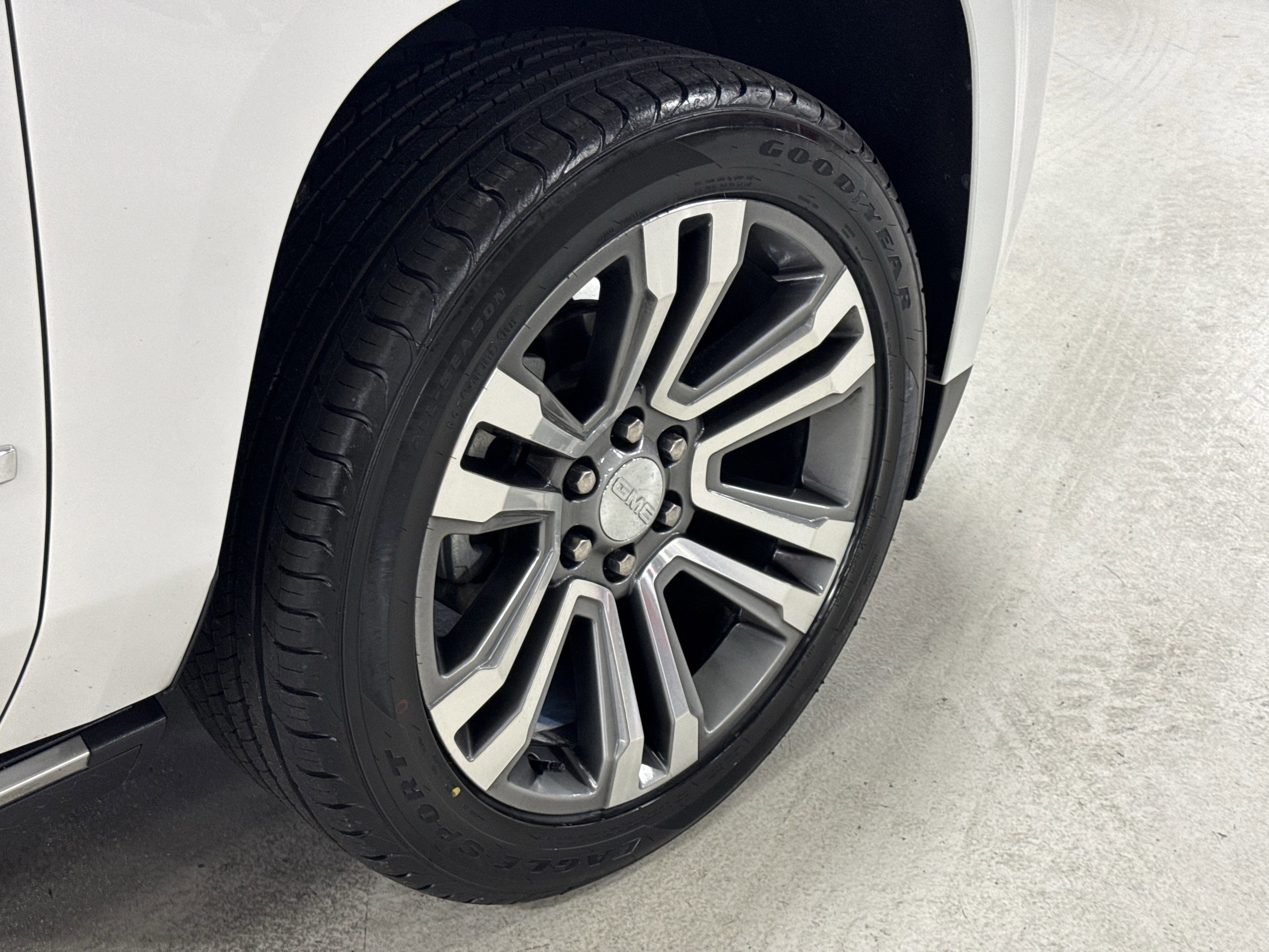 Used 2019 GMC Yukon XL Denali w/ Denali Ultimate Package image 12