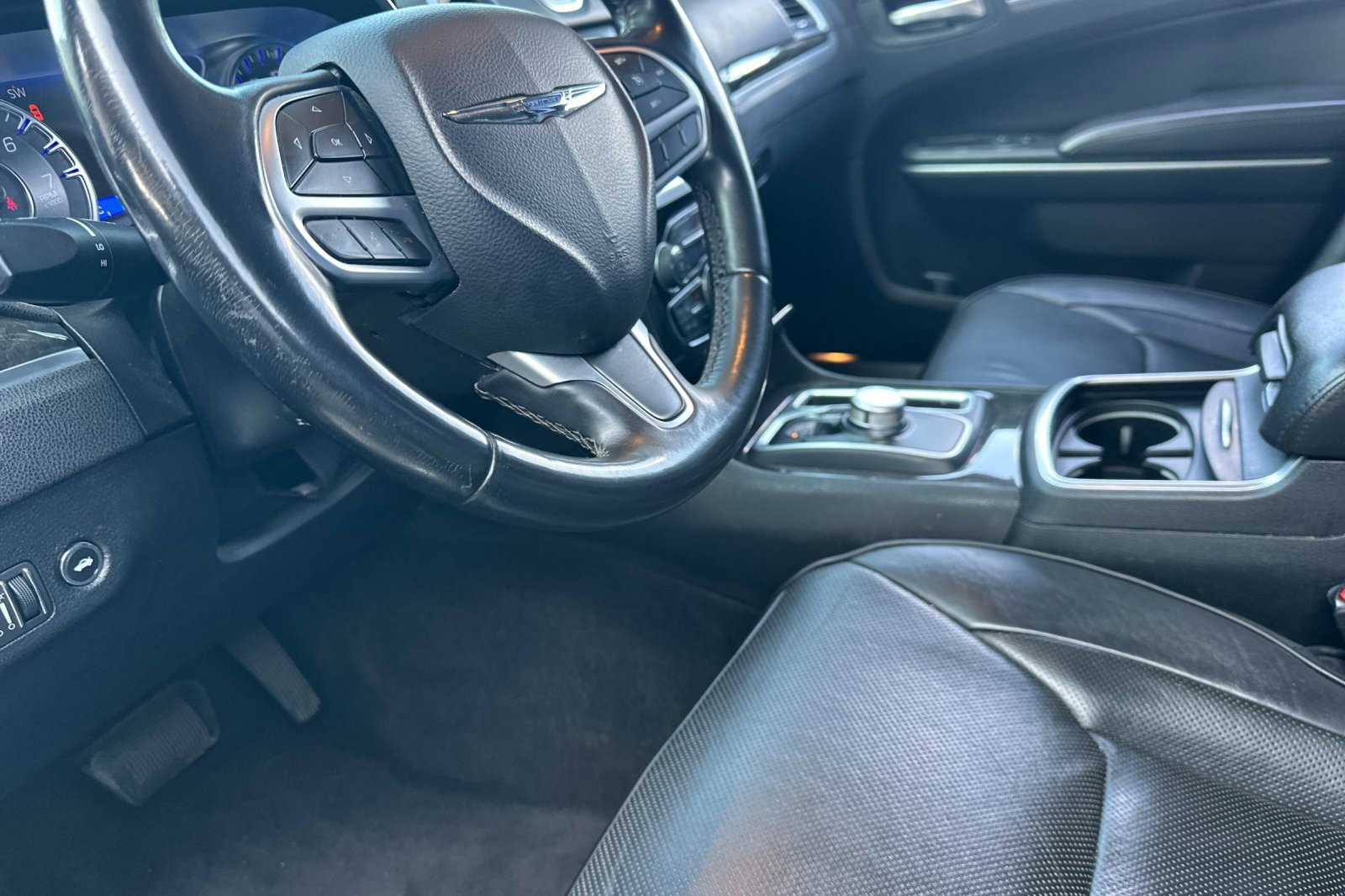 Used 2019 Chrysler 300 Limited image 9