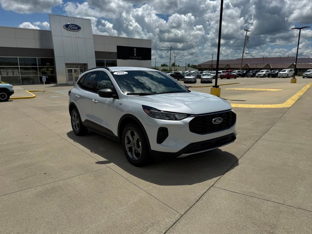 Certified 2025 Ford Escape ST-Line AWD/4WD image 3