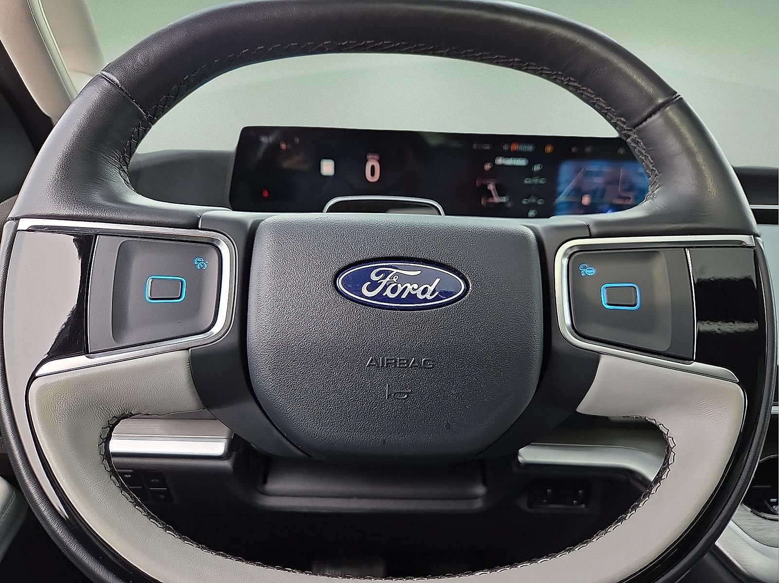 Certified 2025 Ford Expedition Platinum AWD/4WD image 24