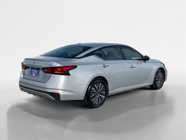 Used 2024 Nissan Altima 2.5 SV image 4