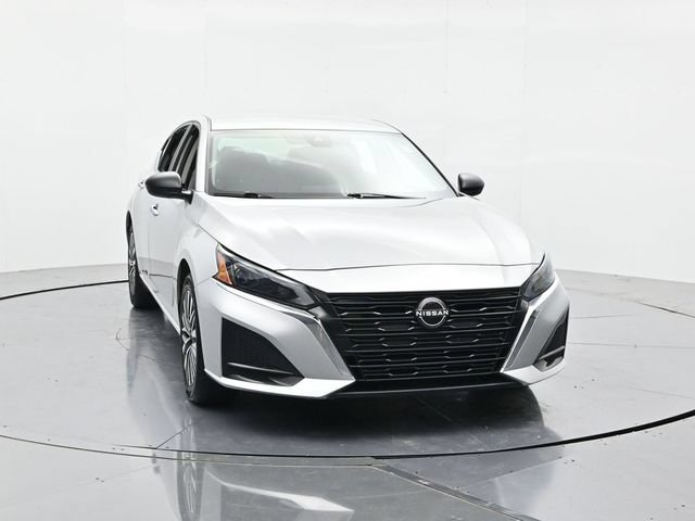 Used 2024 Nissan Altima 2.5 SV FWD image 4