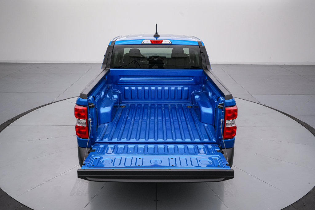 Certified 2025 Ford Maverick XLT w/ Equipment Group 302A AWD/4WD image 6