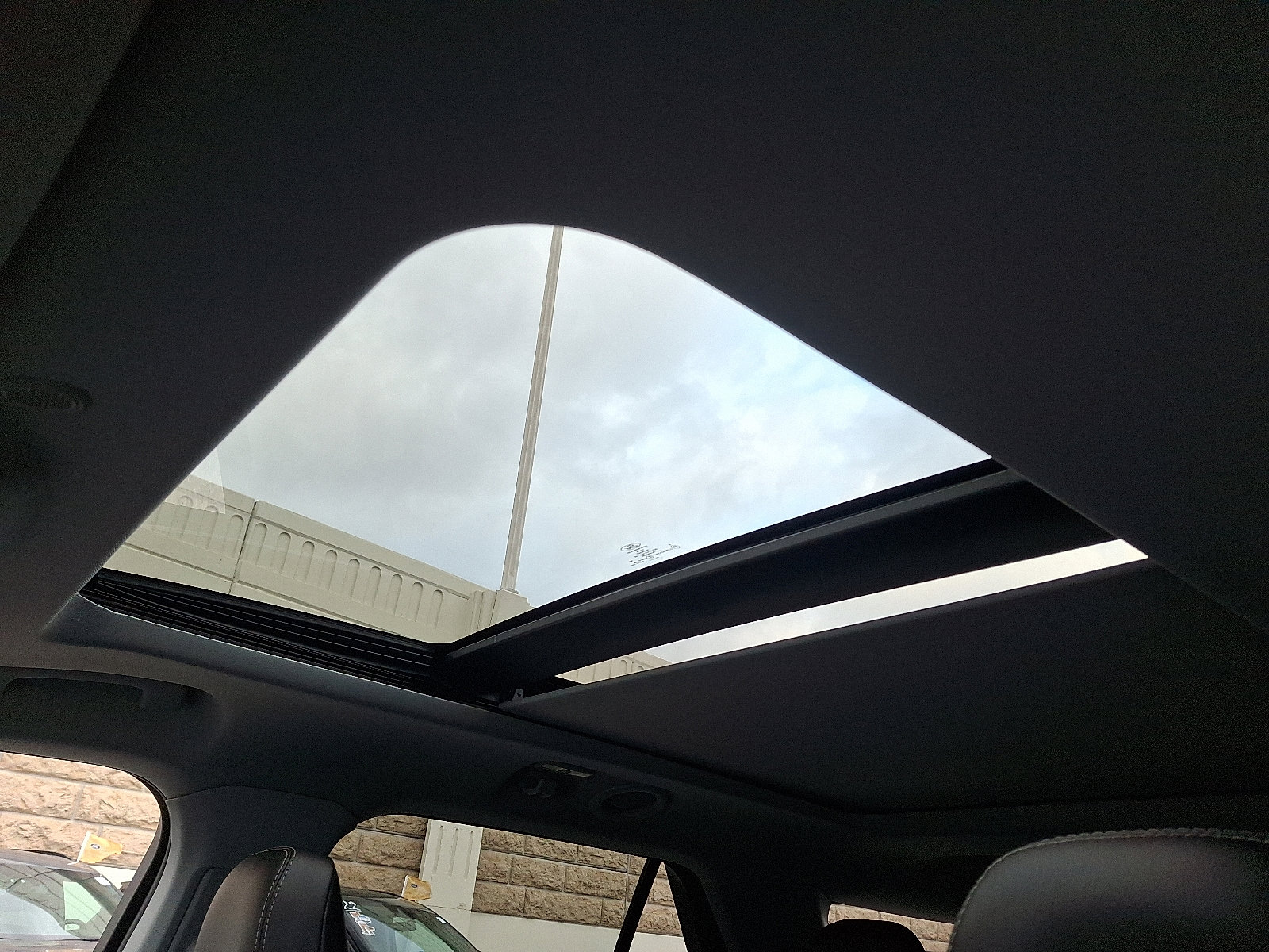 Certified 2022 Ford Explorer XLT w/ Equipment Group 202A image 14