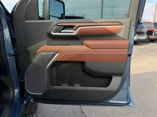 Used 2025 GMC Sierra 3500 Denali Ultimate AWD/4WD image 17