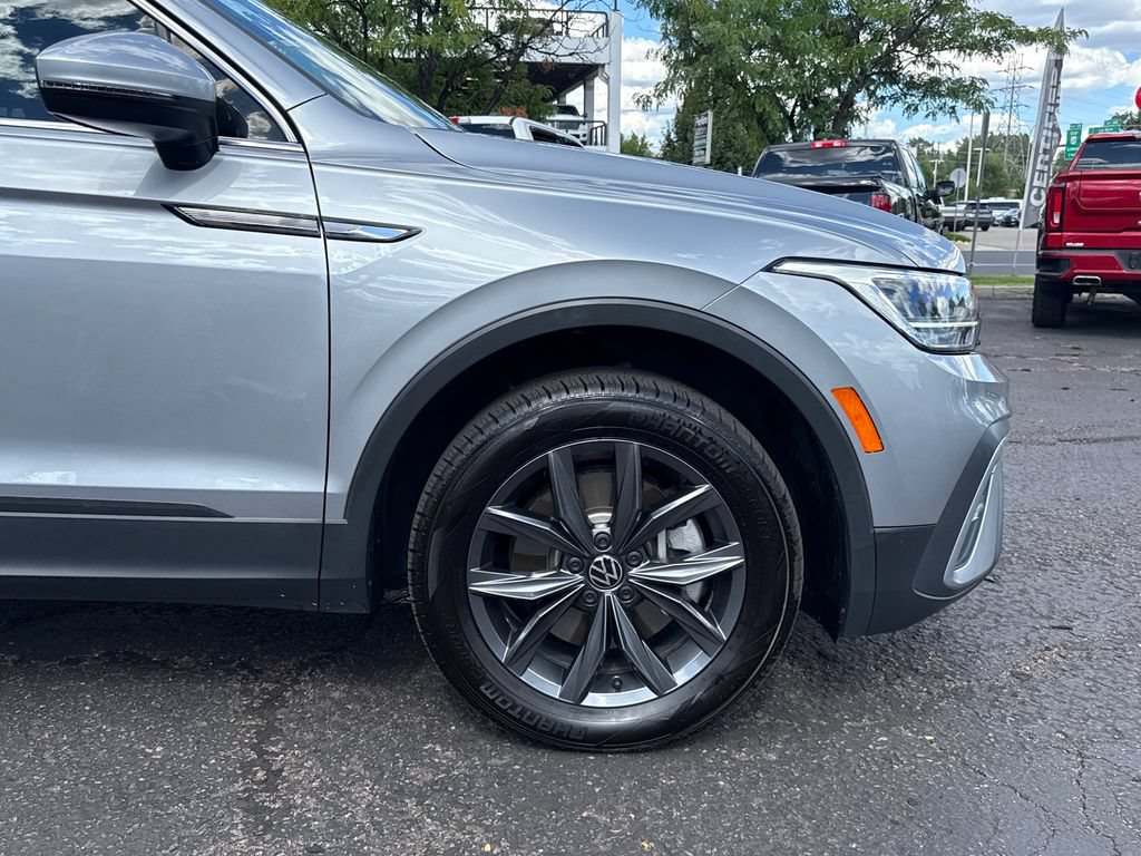 Used 2023 Volkswagen Tiguan SE AWD/4WD image 33