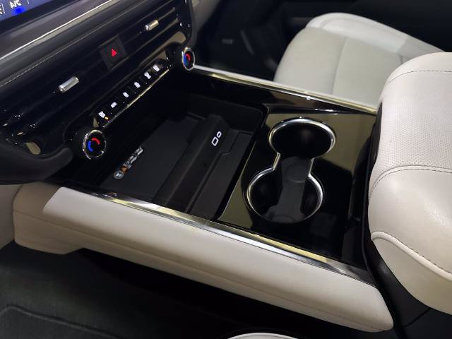 Used 2026 Chevrolet Suburban Premier AWD/4WD image 30