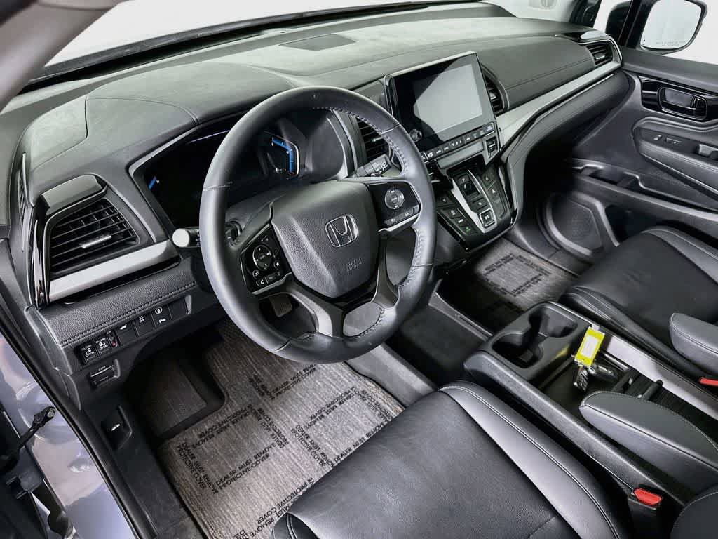 Used 2024 Honda Odyssey Touring image 2