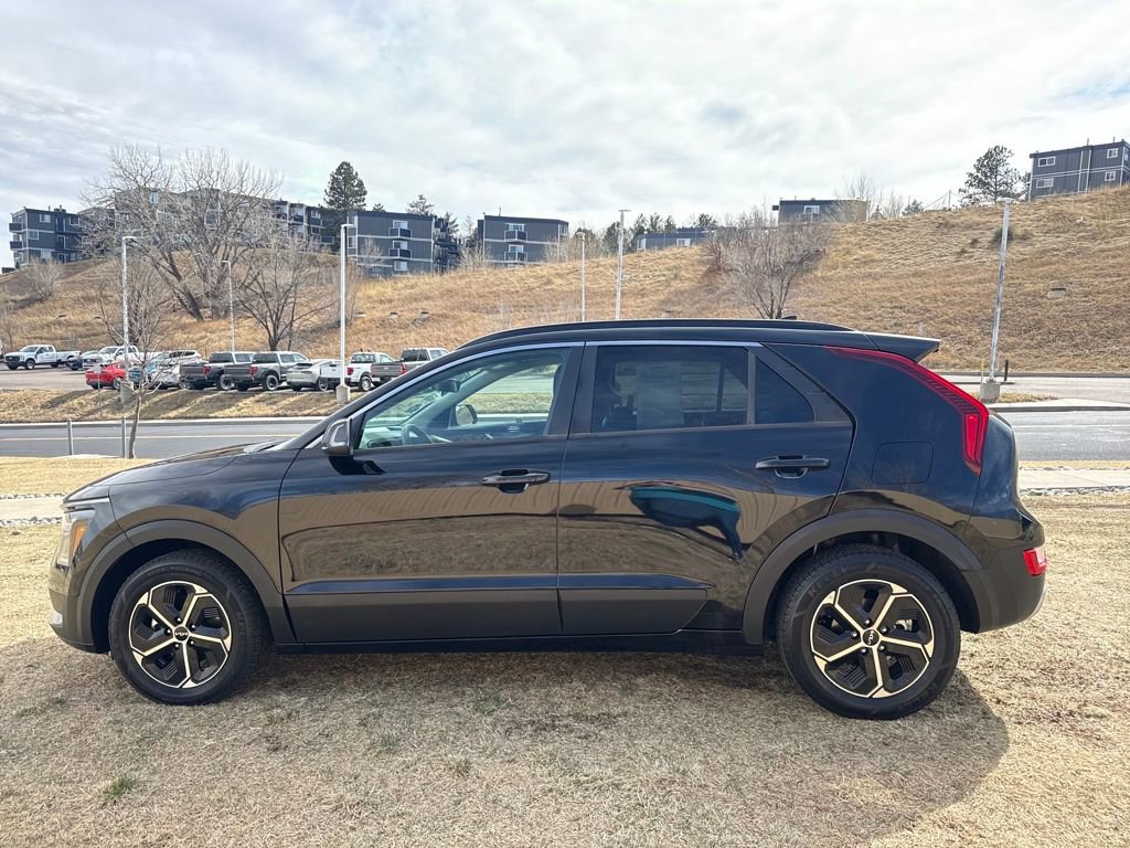 Used 2023 Kia Niro EX image 2