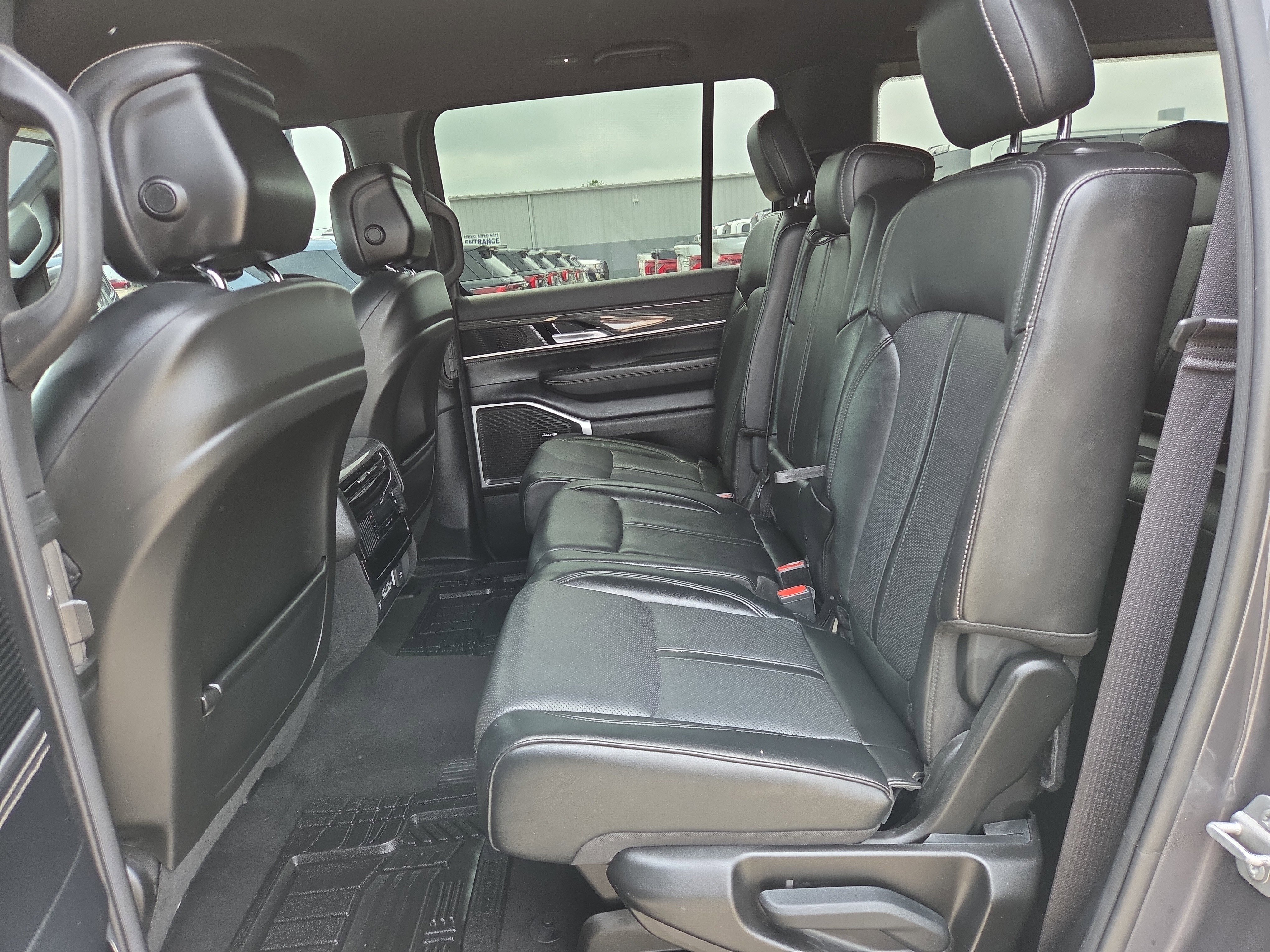 Used 2022 Jeep Wagoneer Series III AWD/4WD image 11