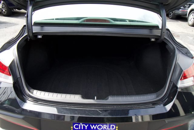 Used 2025 Hyundai Elantra SEL FWD image 29