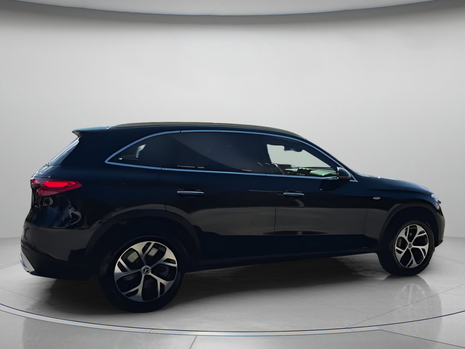 Used 2025 Mercedes-Benz GLC 350e 4MATIC image 23