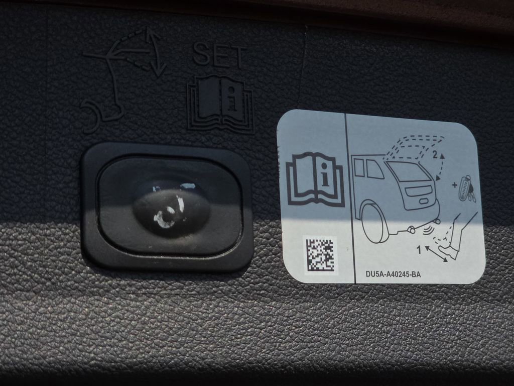 Certified 2018 Ford Escape Titanium w/ Ford Safe & Smart Package image 12