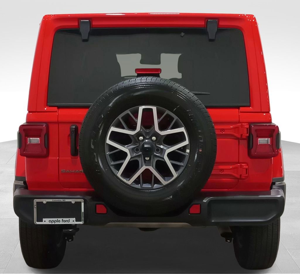 Used 2025 Jeep Wrangler Unlimited Sahara AWD/4WD image 4