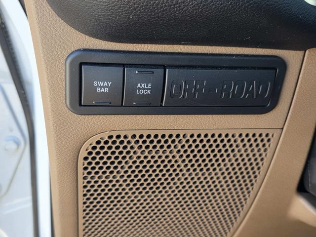Used 2017 Jeep Wrangler Unlimited Rubicon w/ Connectivity Group AWD/4WD image 21