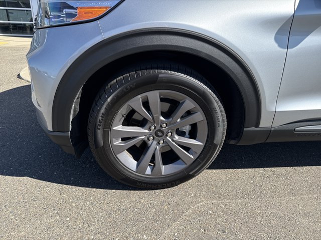 Certified 2023 Ford Explorer XLT w/ Equipment Group 202A RWD image 9