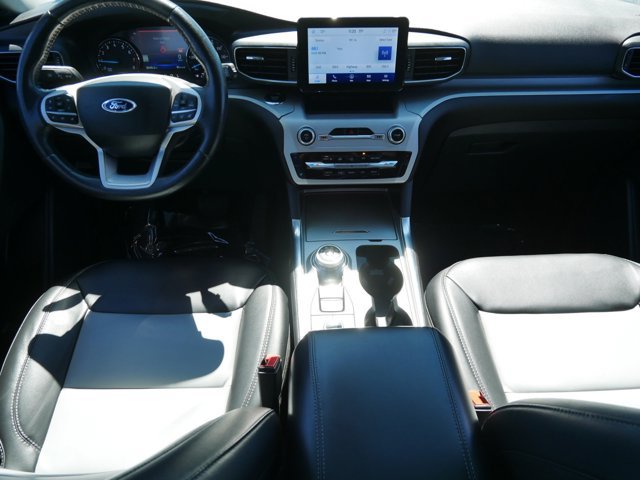 Certified 2022 Ford Explorer XLT w/ Equipment Group 202A AWD/4WD image 17