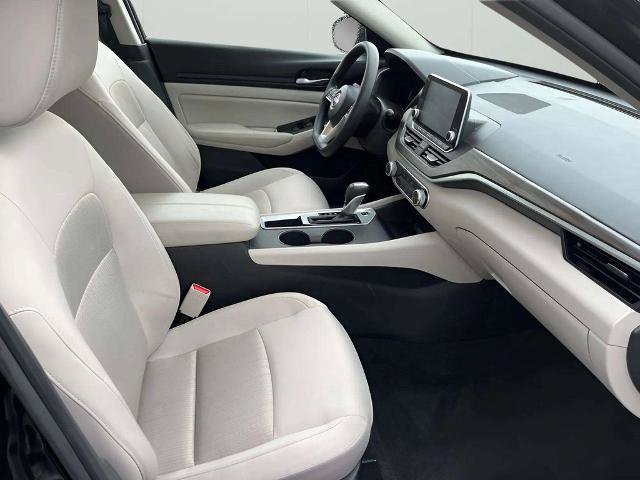 Used 2025 Nissan Altima 2.5 SV FWD image 10