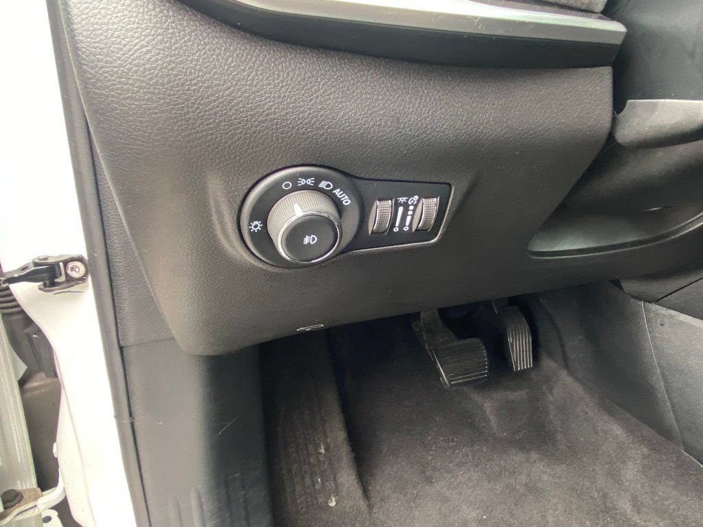 Used 2024 Jeep Compass Latitude AWD/4WD image 12