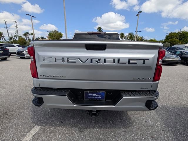 Used 2021 Chevrolet Silverado 1500 Custom image 3