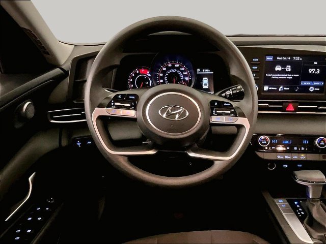 Used 2023 Hyundai Elantra SEL FWD image 5