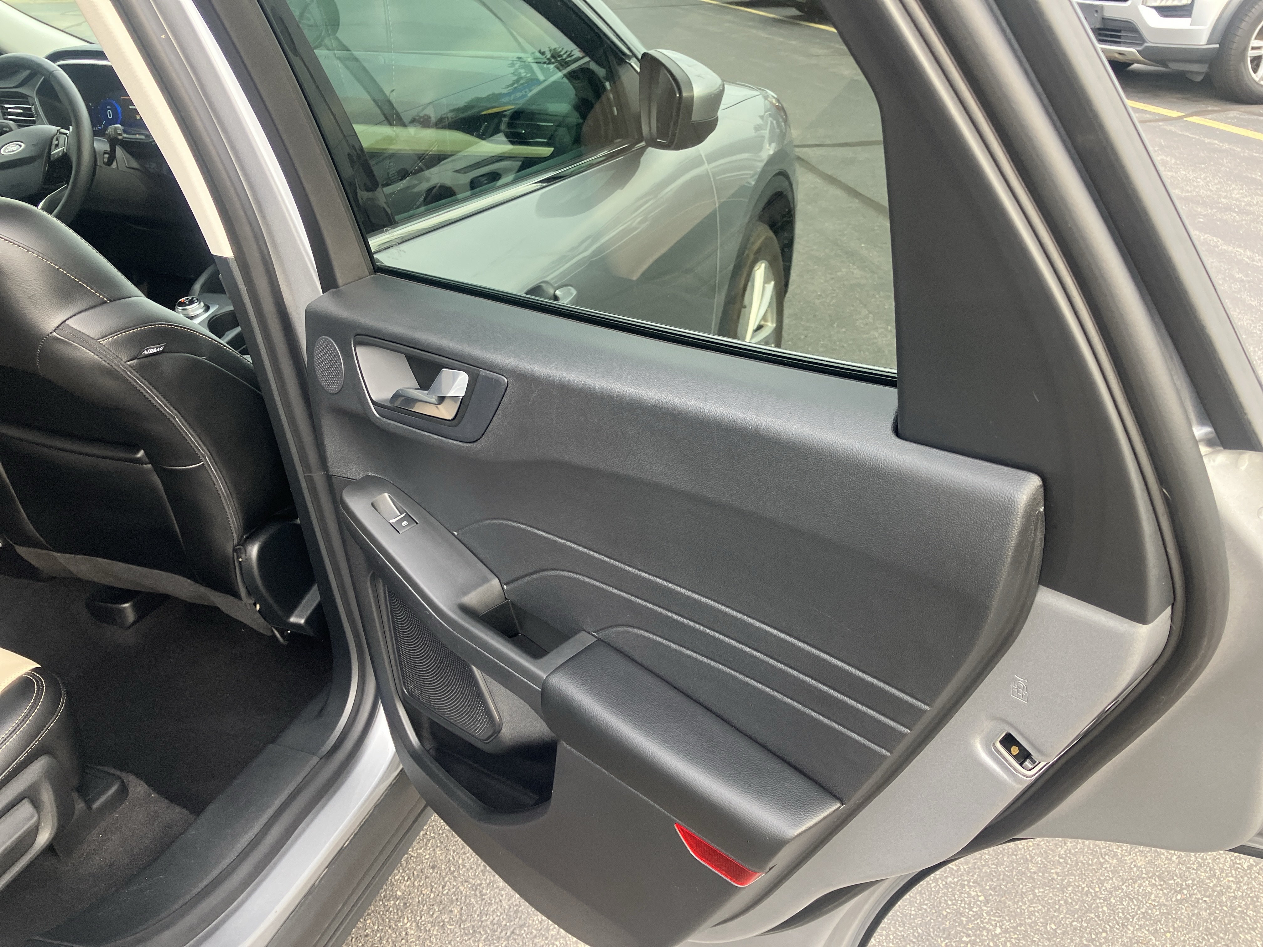 Certified 2021 Ford Escape Titanium w/ Titanium Elite Package AWD/4WD image 11